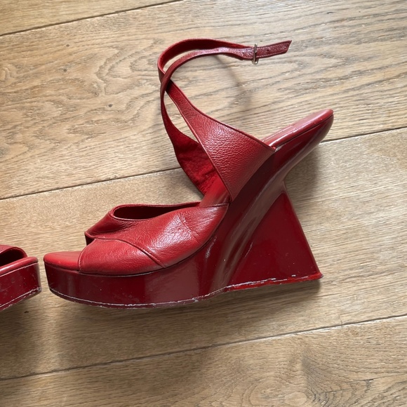 SKY cherry red size 11 platform sandal - Picture 2 of 10